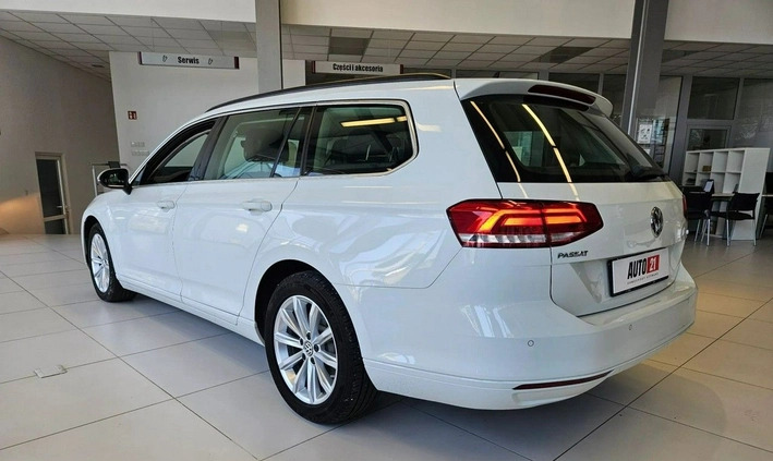 Volkswagen Passat cena 55900 przebieg: 157350, rok produkcji 2016 z Brok małe 631